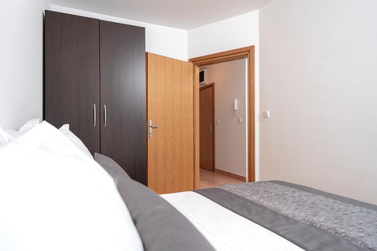 Villa Dalmatia Apartments Bol Exterior photo