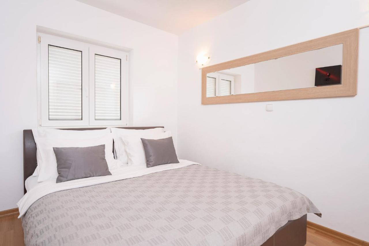 Villa Dalmatia Apartments Bol Exterior photo