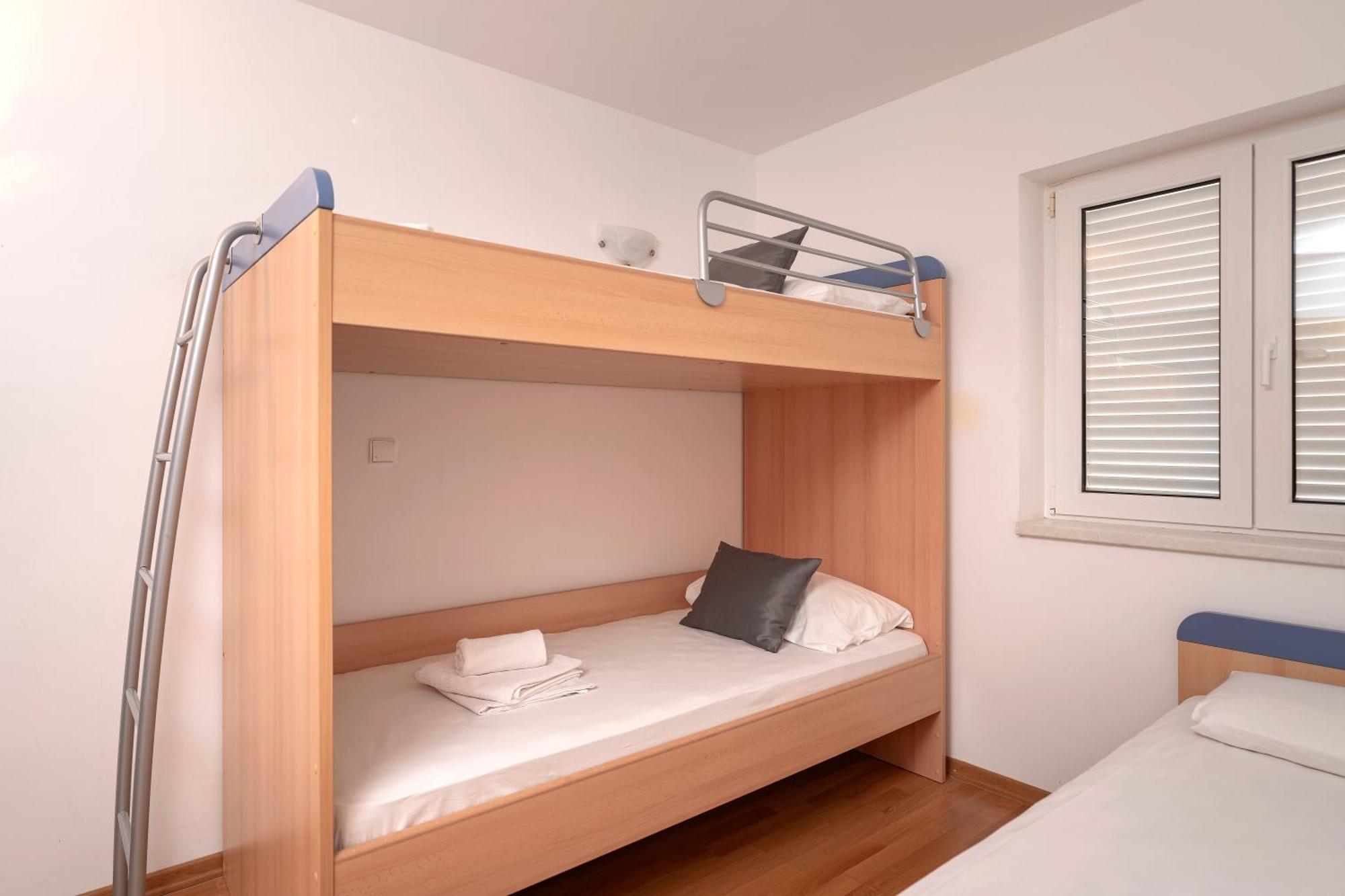 Villa Dalmatia Apartments Bol Exterior photo