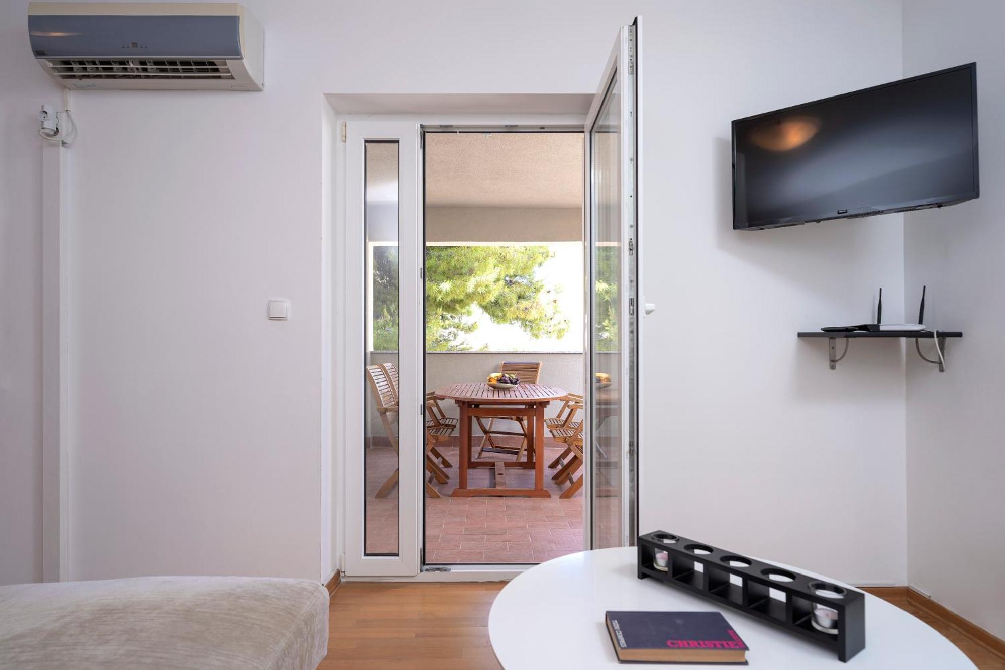 Villa Dalmatia Apartments Bol Exterior photo