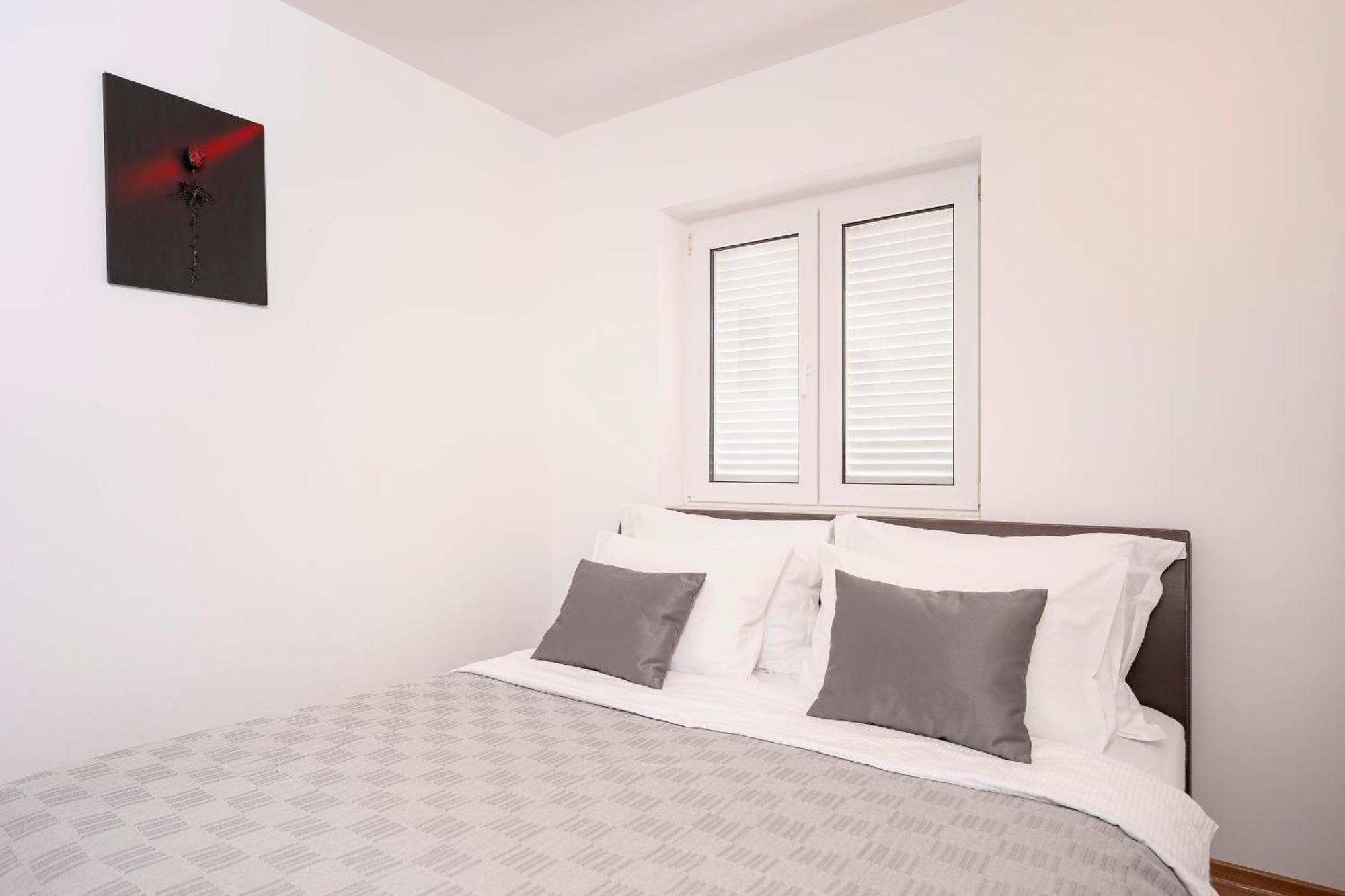 Villa Dalmatia Apartments Bol Exterior photo